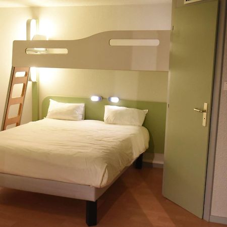 Hotel Ibis Budget Laval Bonchamp Les Laval エクステリア 写真