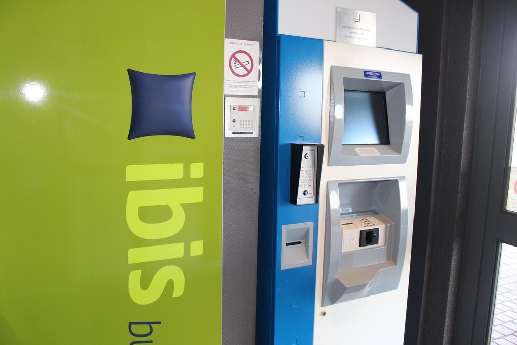 Hotel Ibis Budget Laval Bonchamp Les Laval エクステリア 写真