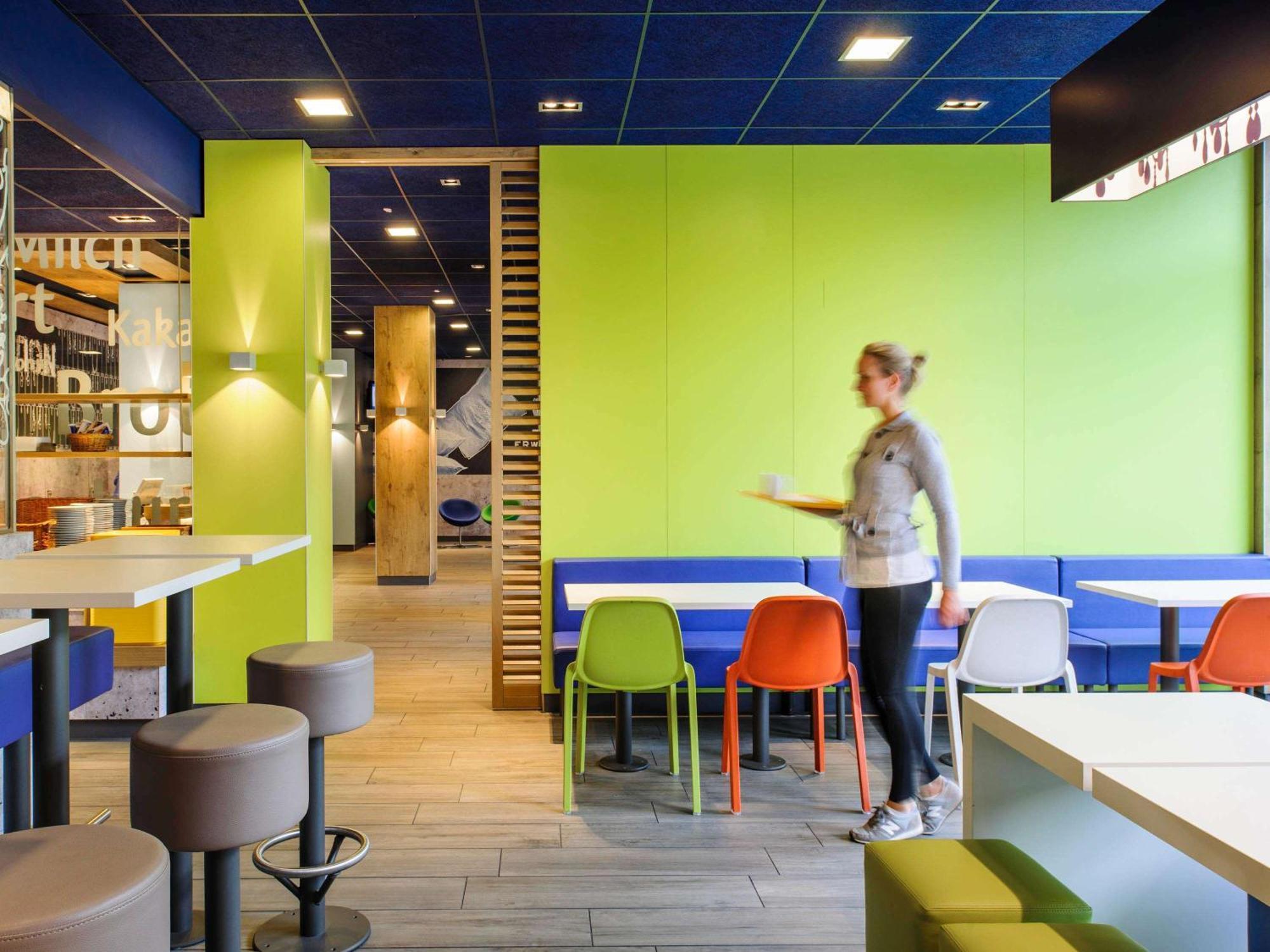Hotel Ibis Budget Laval Bonchamp Les Laval エクステリア 写真