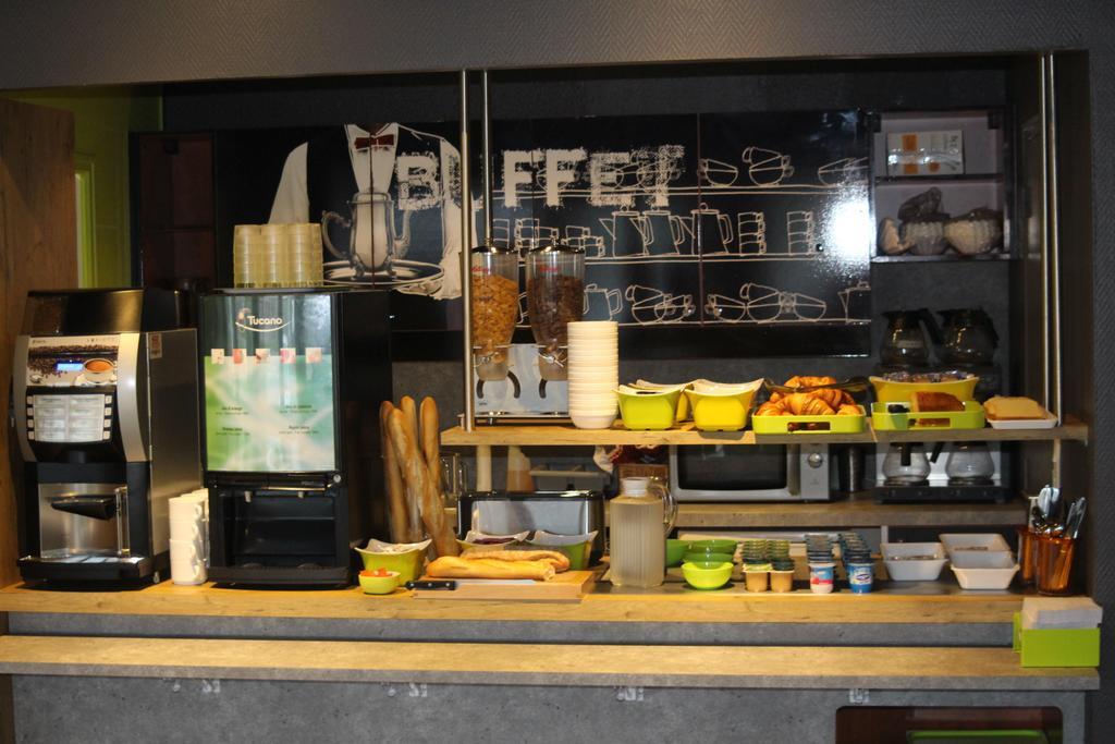Hotel Ibis Budget Laval Bonchamp Les Laval エクステリア 写真