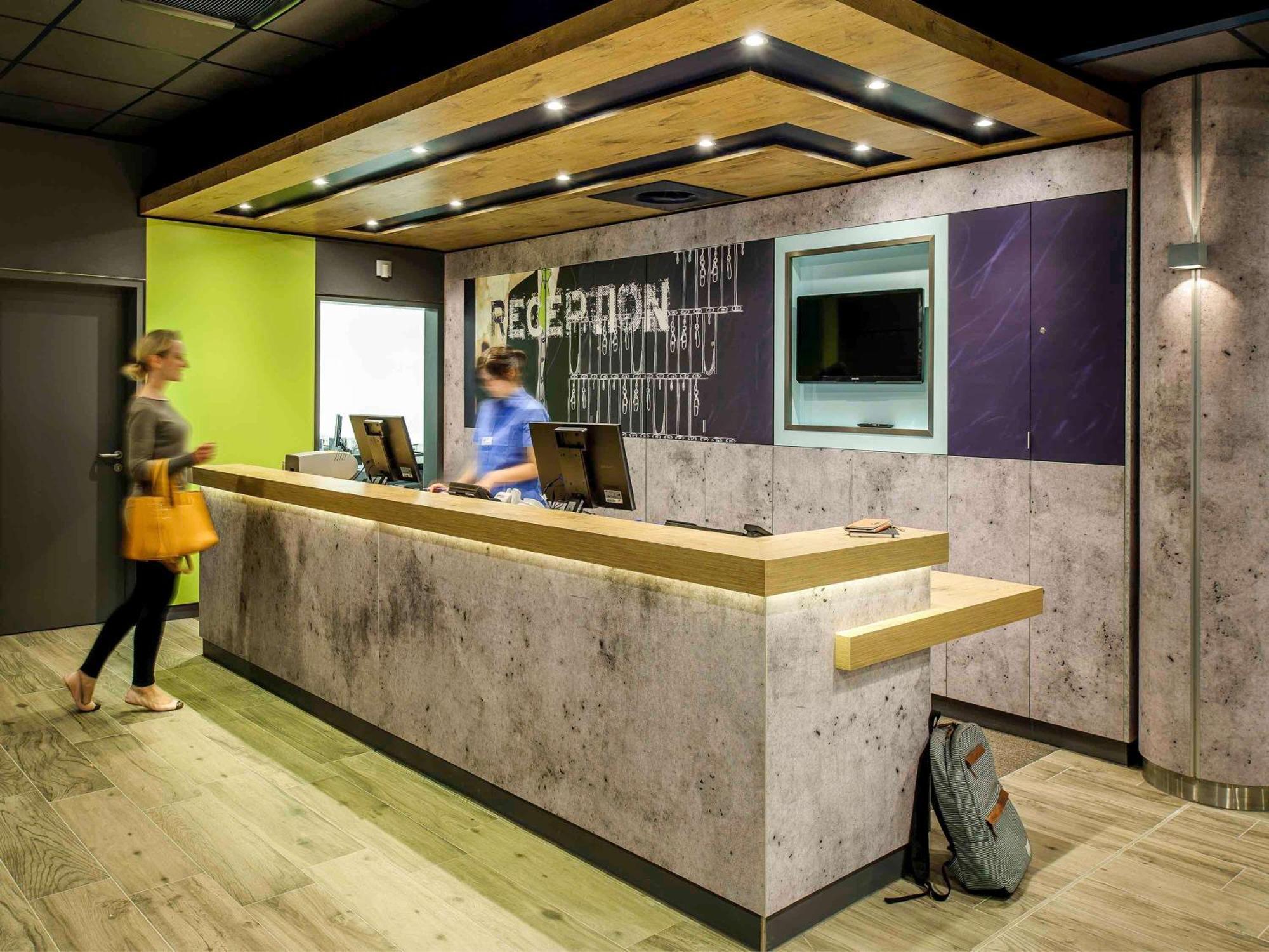 Hotel Ibis Budget Laval Bonchamp Les Laval エクステリア 写真