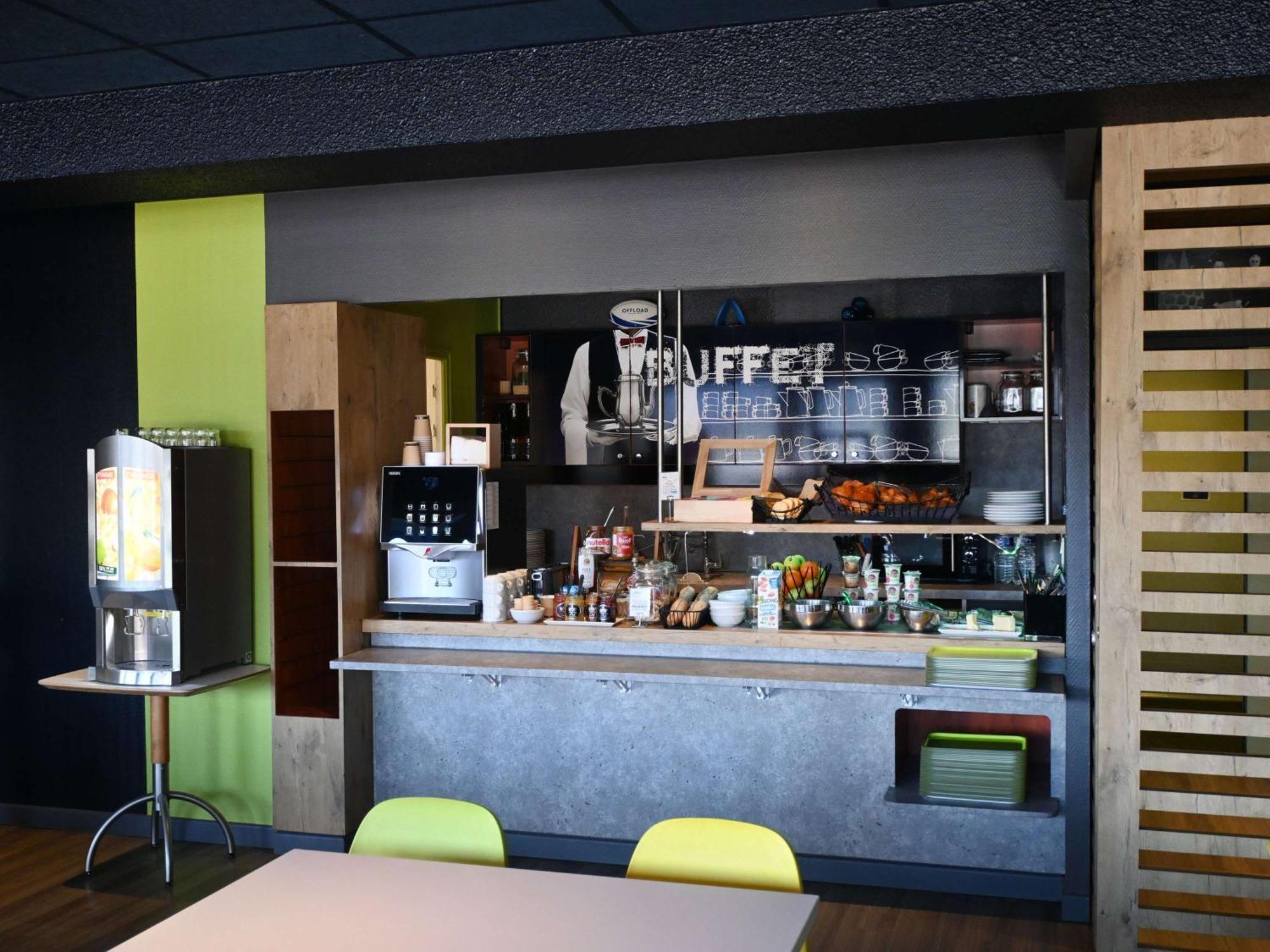 Hotel Ibis Budget Laval Bonchamp Les Laval エクステリア 写真