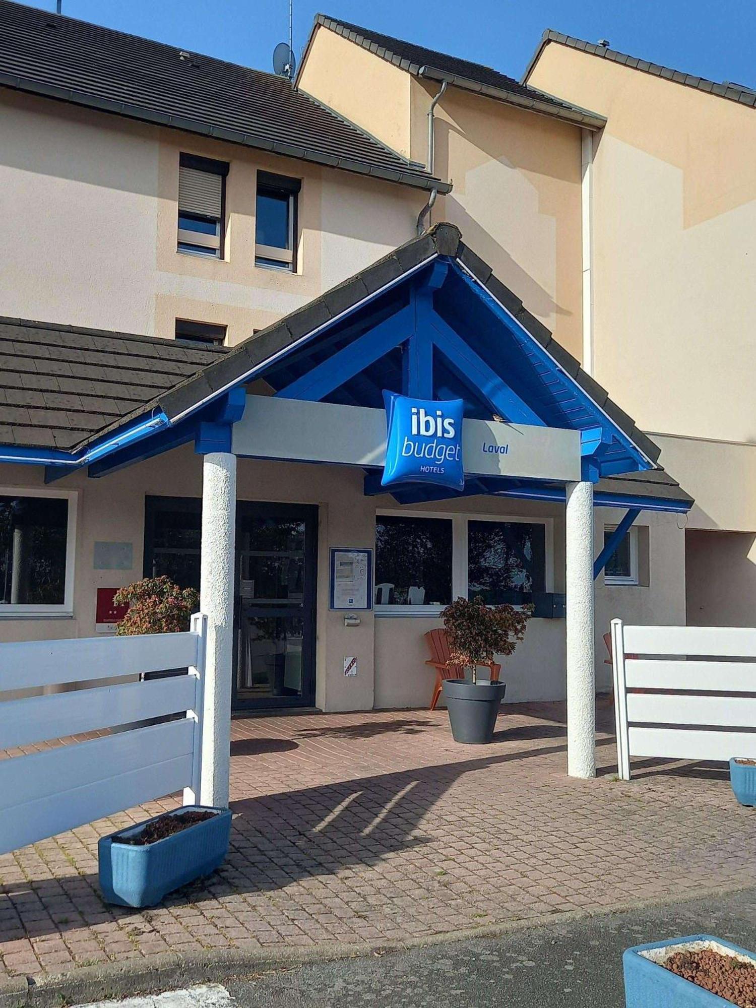Hotel Ibis Budget Laval Bonchamp Les Laval エクステリア 写真