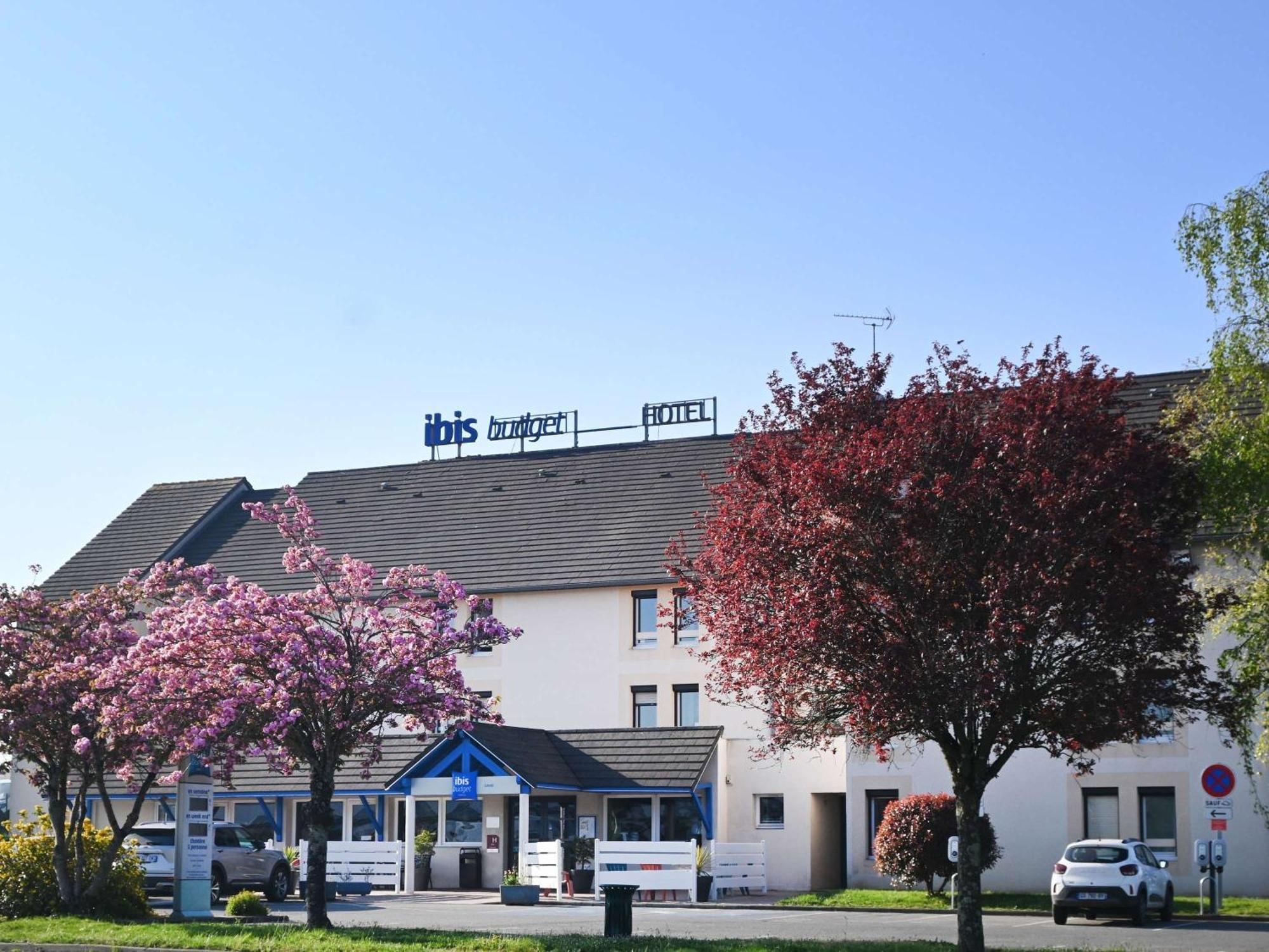 Hotel Ibis Budget Laval Bonchamp Les Laval エクステリア 写真