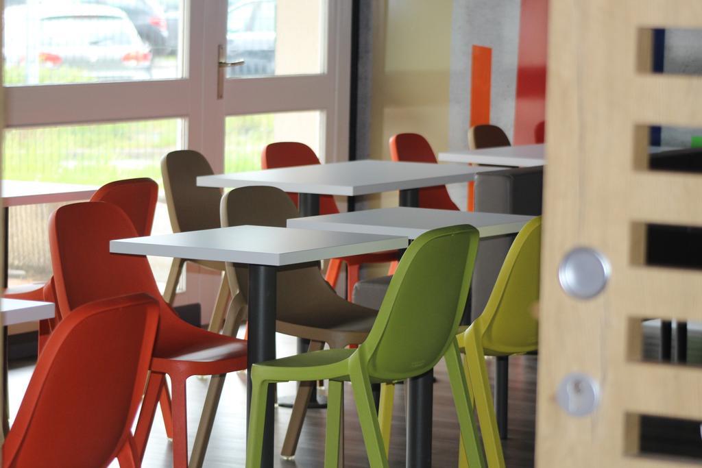 Hotel Ibis Budget Laval Bonchamp Les Laval エクステリア 写真