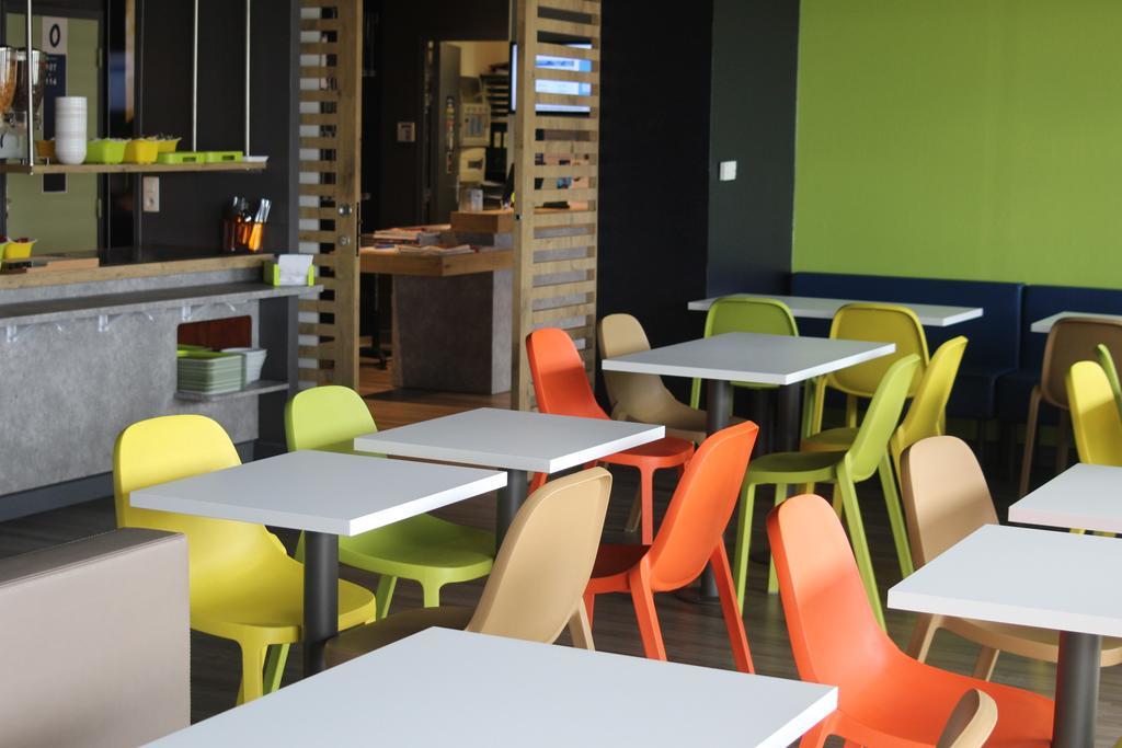 Hotel Ibis Budget Laval Bonchamp Les Laval エクステリア 写真