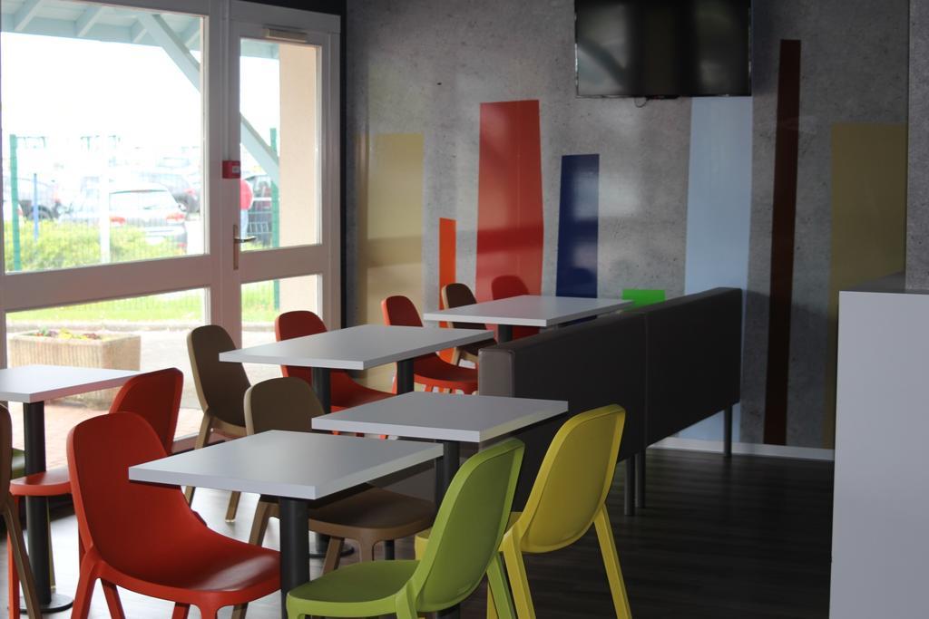 Hotel Ibis Budget Laval Bonchamp Les Laval エクステリア 写真