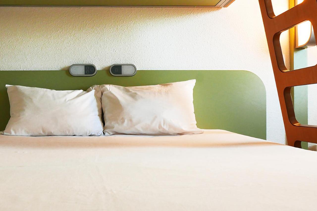Hotel Ibis Budget Laval Bonchamp Les Laval エクステリア 写真