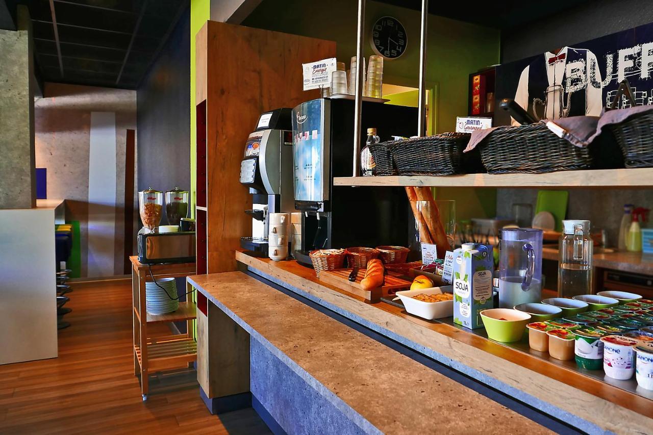 Hotel Ibis Budget Laval Bonchamp Les Laval エクステリア 写真
