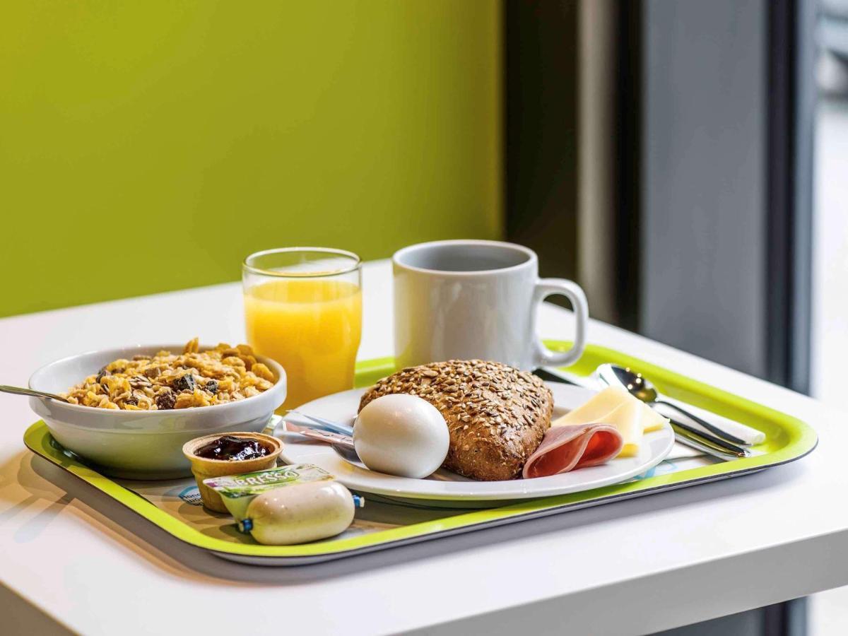 Hotel Ibis Budget Laval Bonchamp Les Laval エクステリア 写真